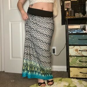 Super Cute Slinky Retro Mermaidcore Black White & Blue Peacock Print Maxi Skirt